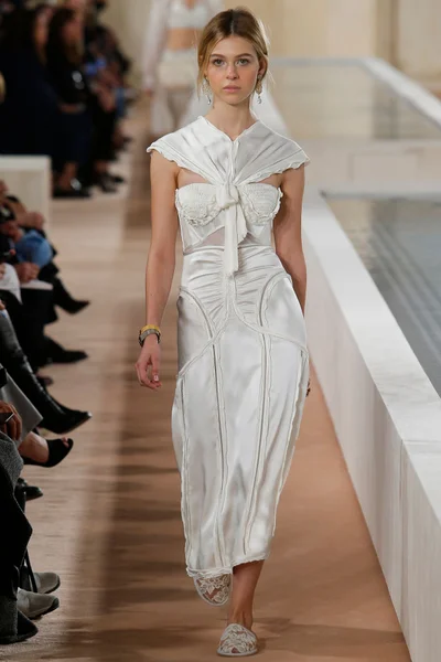 Look 3